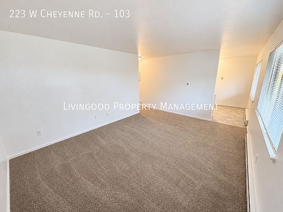 4th image of 223 W Cheyenne Rd #103