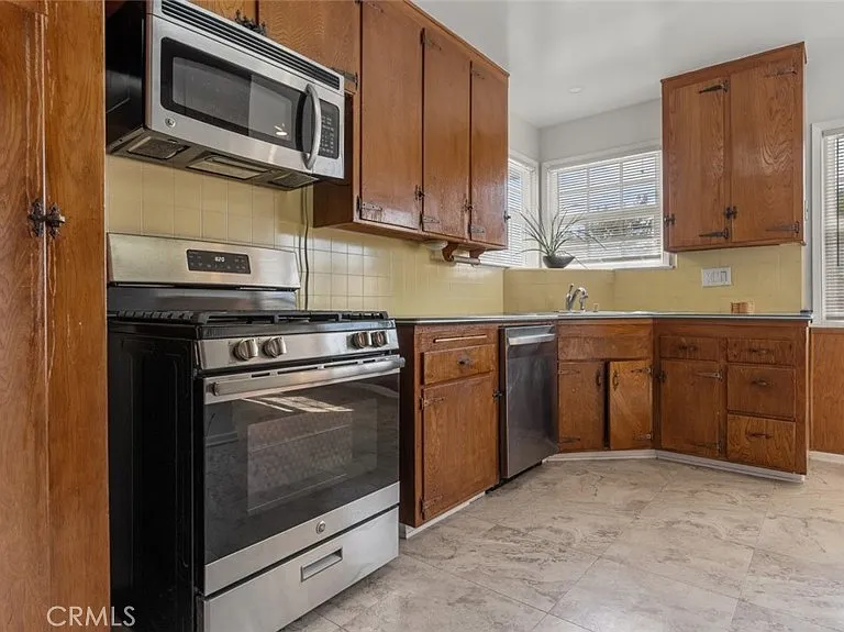 19349 Friar St — Photo 21