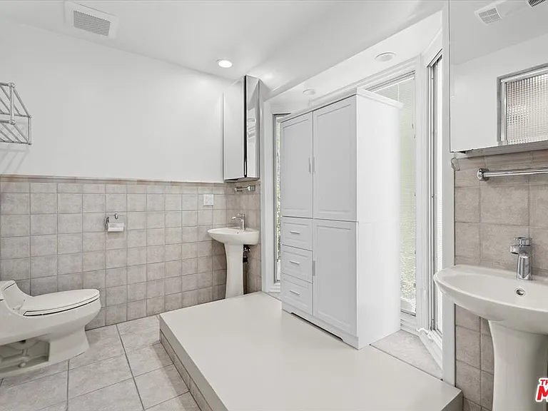 13207 Lake St — Photo 14