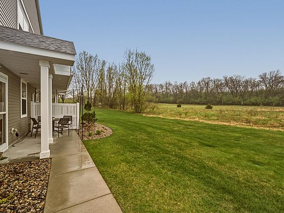 3rd image of 186 Sawtooth Ct SE