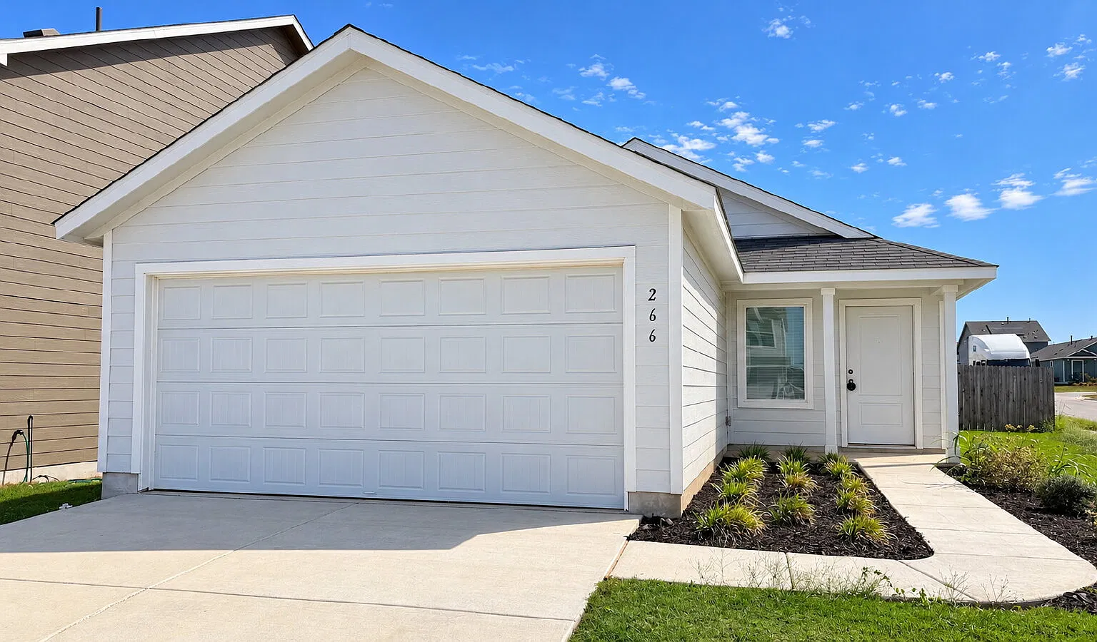 3 bed, 2.0 bath, 1266 sqft, $1,595 — Photo 2