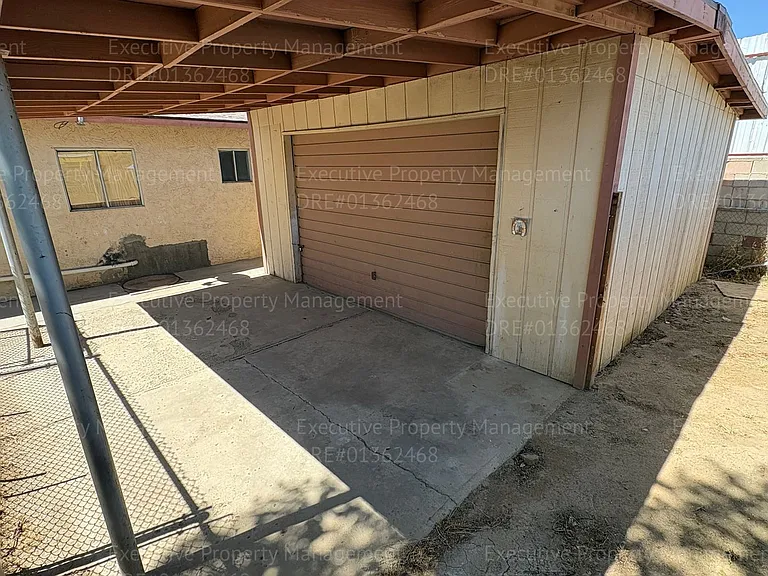 820 Moore St — Photo 9