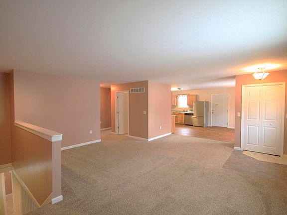 4th image of 2700 Lincoln Ave