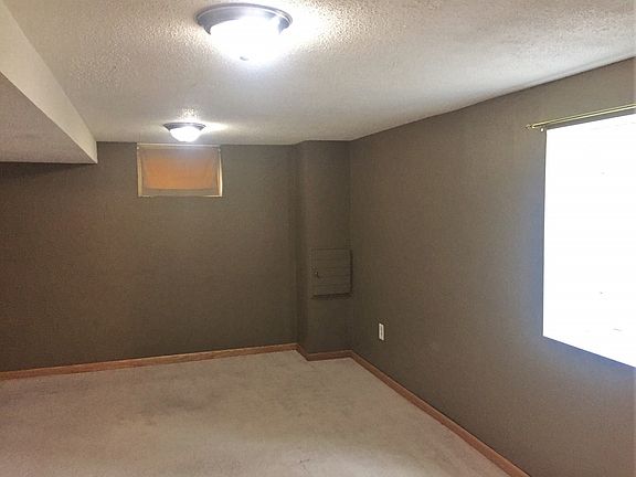 4th image of 6812 Hill Pl N