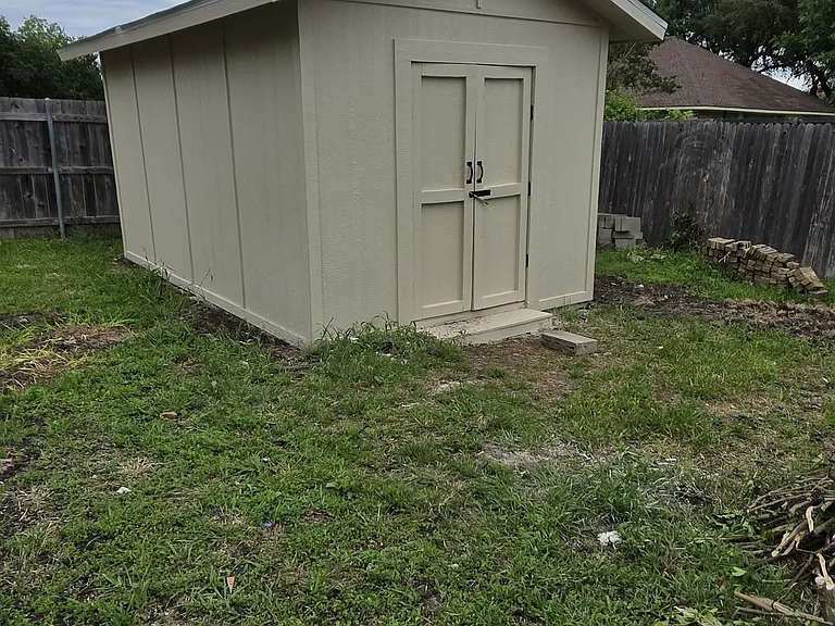 spacious shed/work shop