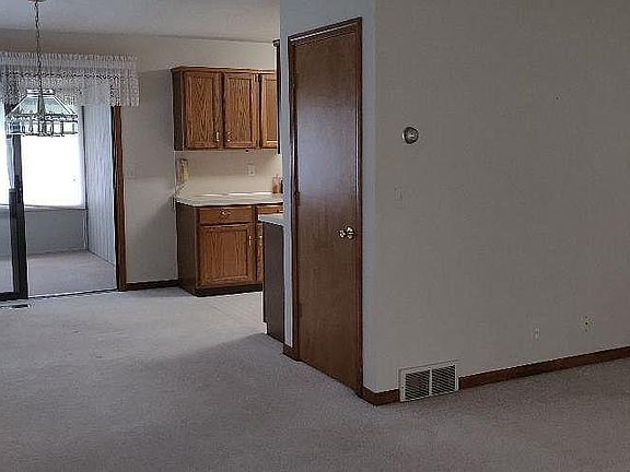2nd image of 890 Harvest Dr #890