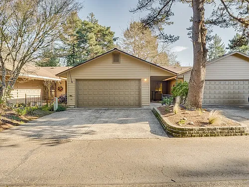 1116 NW Springwood Ln Photo 1