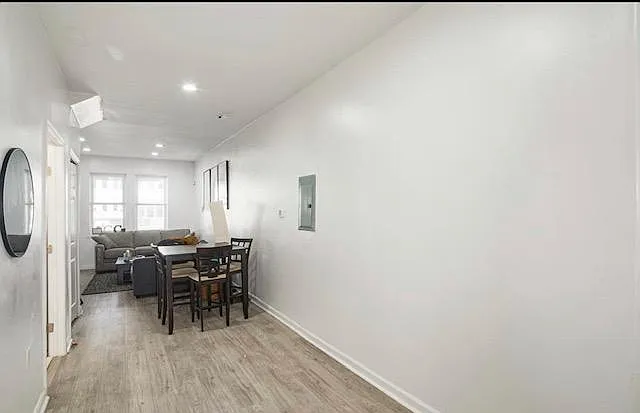 Building Photo - 4842 Walnut St #2
