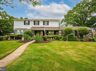 900 Barnswallow Ln, Huntingdon Valley, PA 19006
