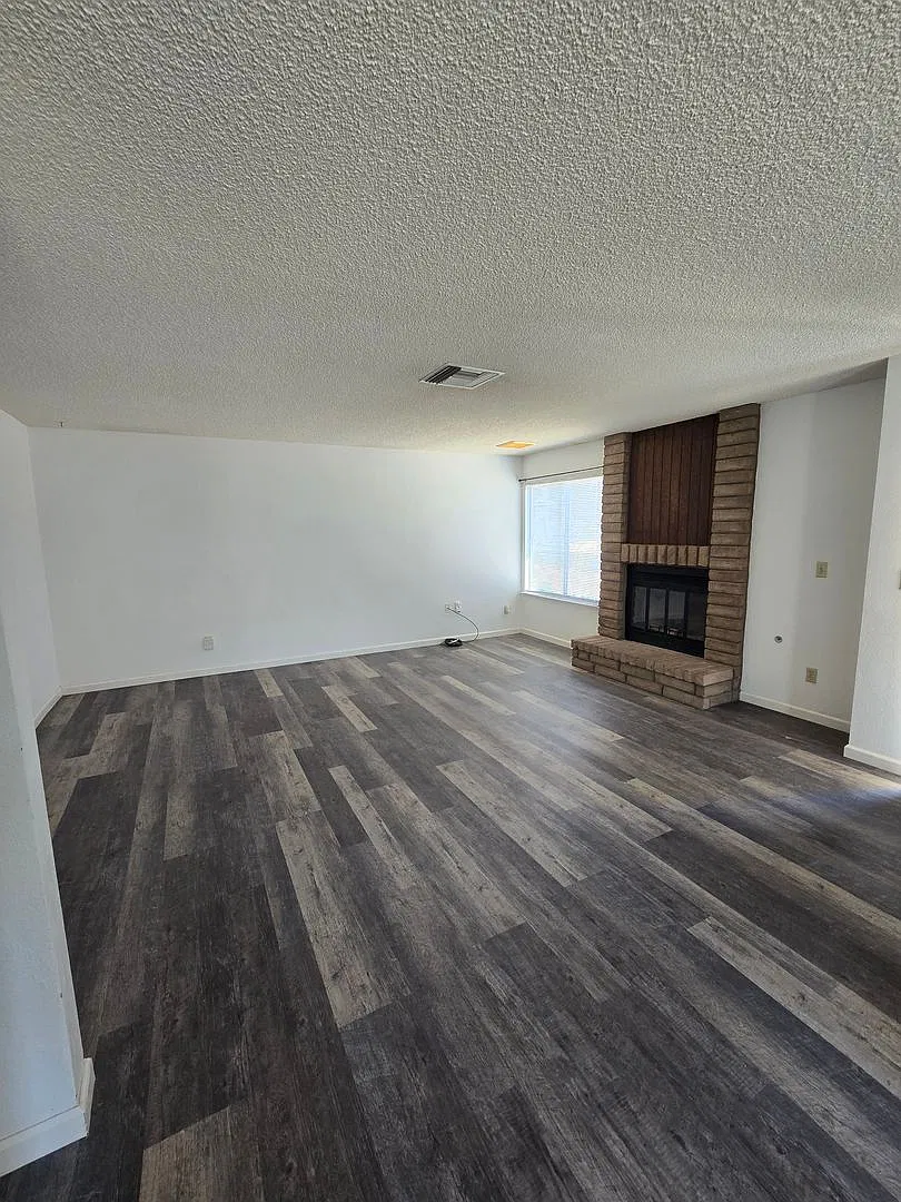 Comfy 3 bed 2 bath — Photo 3