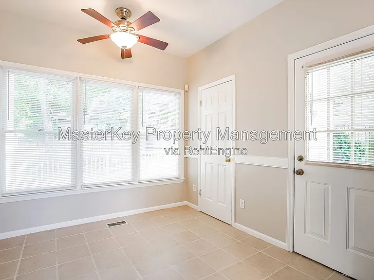 1600 Nesfield Pl — Photo 11