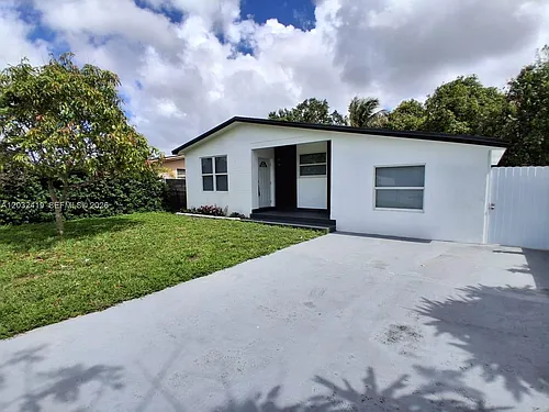 2600 NW 108th St Photo 1