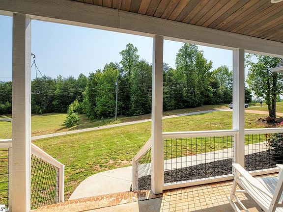 3rd image of 9 Lake Farm Ct