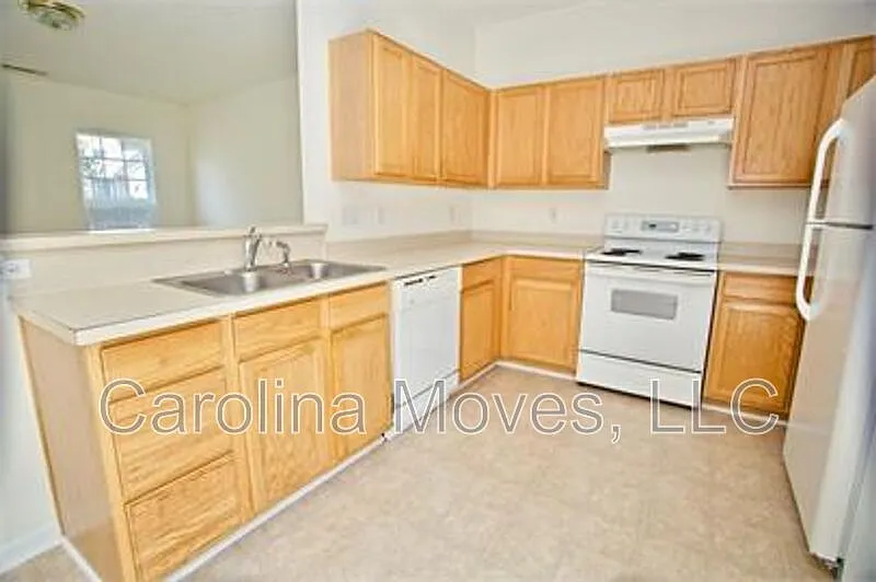 3 bed, 2.5 bath, 1681 sqft, $1,795 — Photo 3