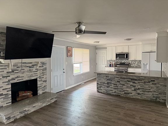 4th image of 2825 Holiday Point Dr