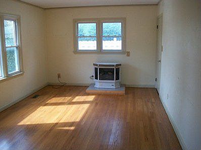 2nd image of 133 Pine St
