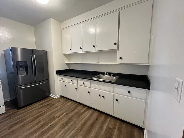 3 bed, 900 sqft, $1,200 — Photo 2