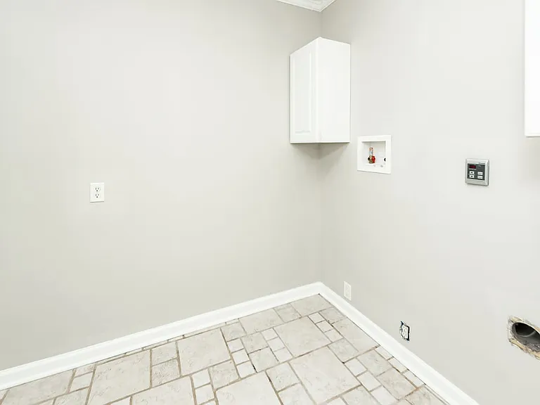 838 Fred St — Photo 23