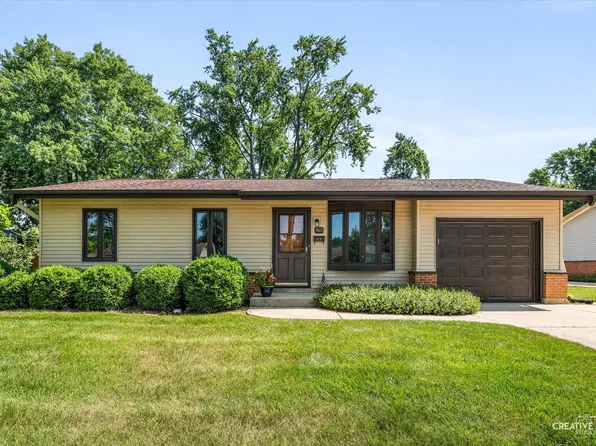 945 Victoria Ln, Elk Grove Village, IL 60007