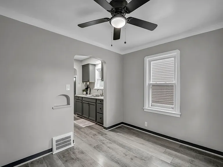 15907 Walden Ave — Photo 6