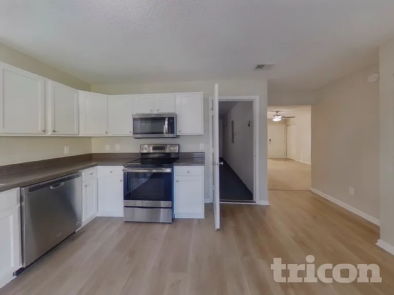 208 Denby Cir — Photo 7