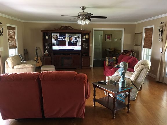 Living room to Kitchen