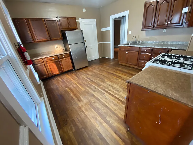 1569 Seymour Ave #1 — Photo 6