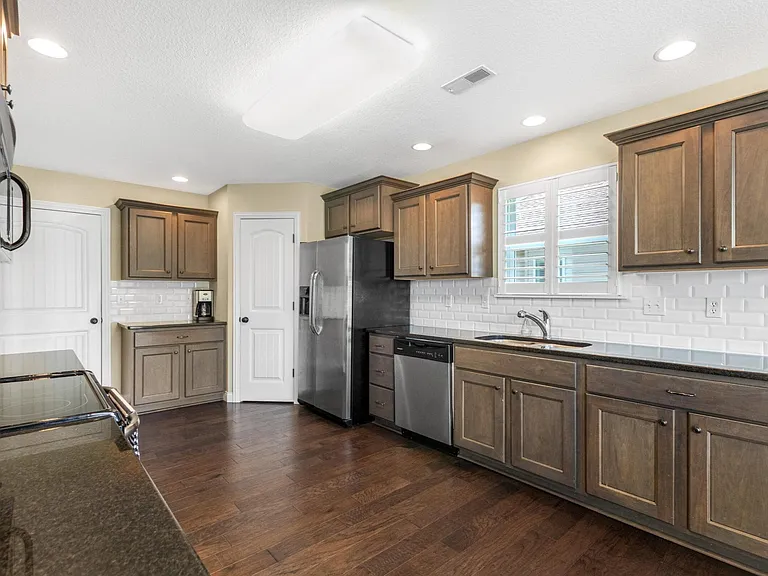 5611 Abercorn Dr — Photo 7