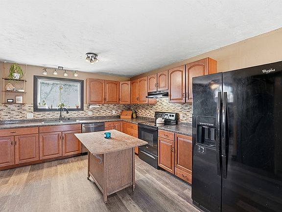 2nd image of 41 Russ St