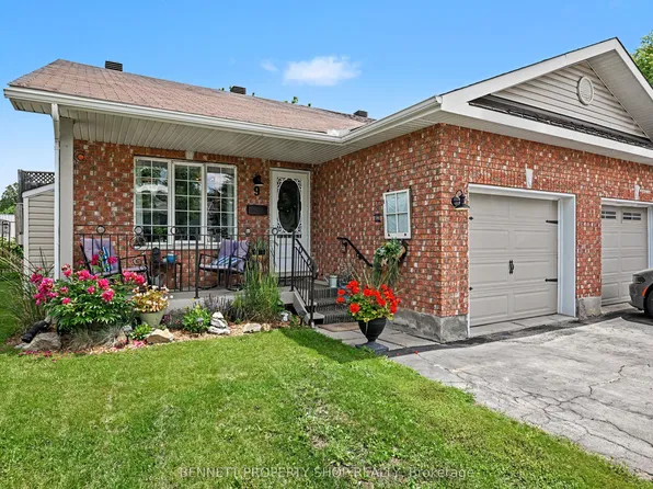 9 Huyck Dr, Arnprior, ON K7S 3W7