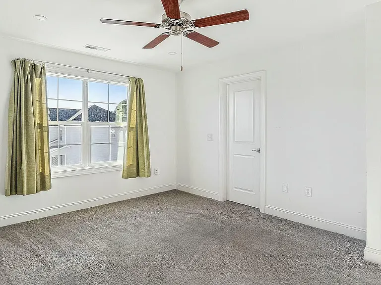 409 Kendall Dr — Photo 23