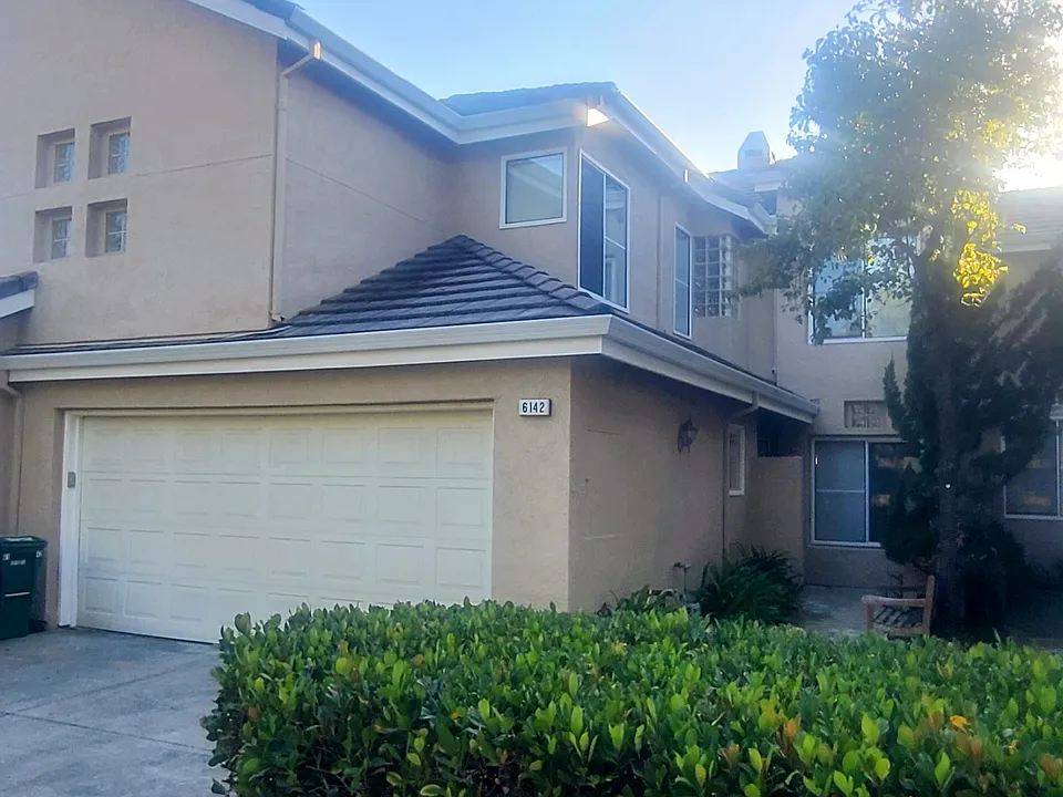 6142 Lakeview Cir