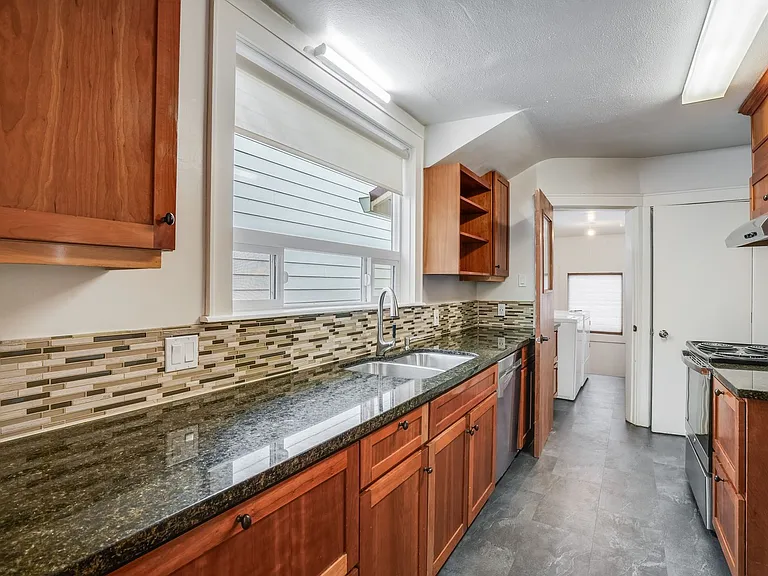 11811 SE Boise St — Photo 5