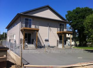 11841 97th St NW #3, Edmonton, AB T5G 1Y4