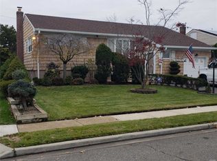 109 Forest Rd, Valley Stream, NY 11581