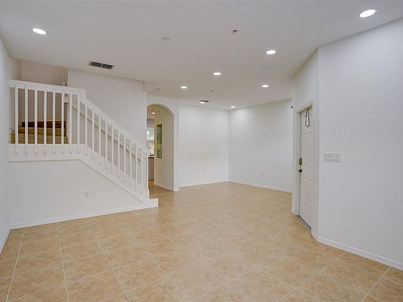 4th image of 2851 W Prospect Rd Unit 305