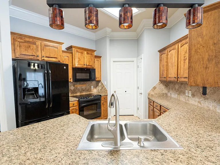 2523 Brookhaven Dr — Photo 3