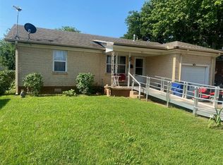 925 W Cherokee St, Lindsay, OK 73052