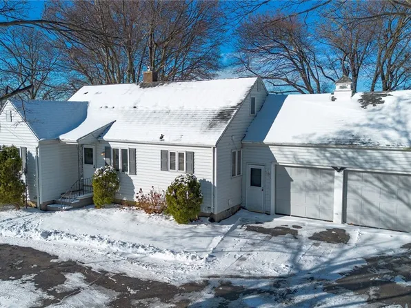 4560 Lake Shore Rd, Hamburg, NY 14075