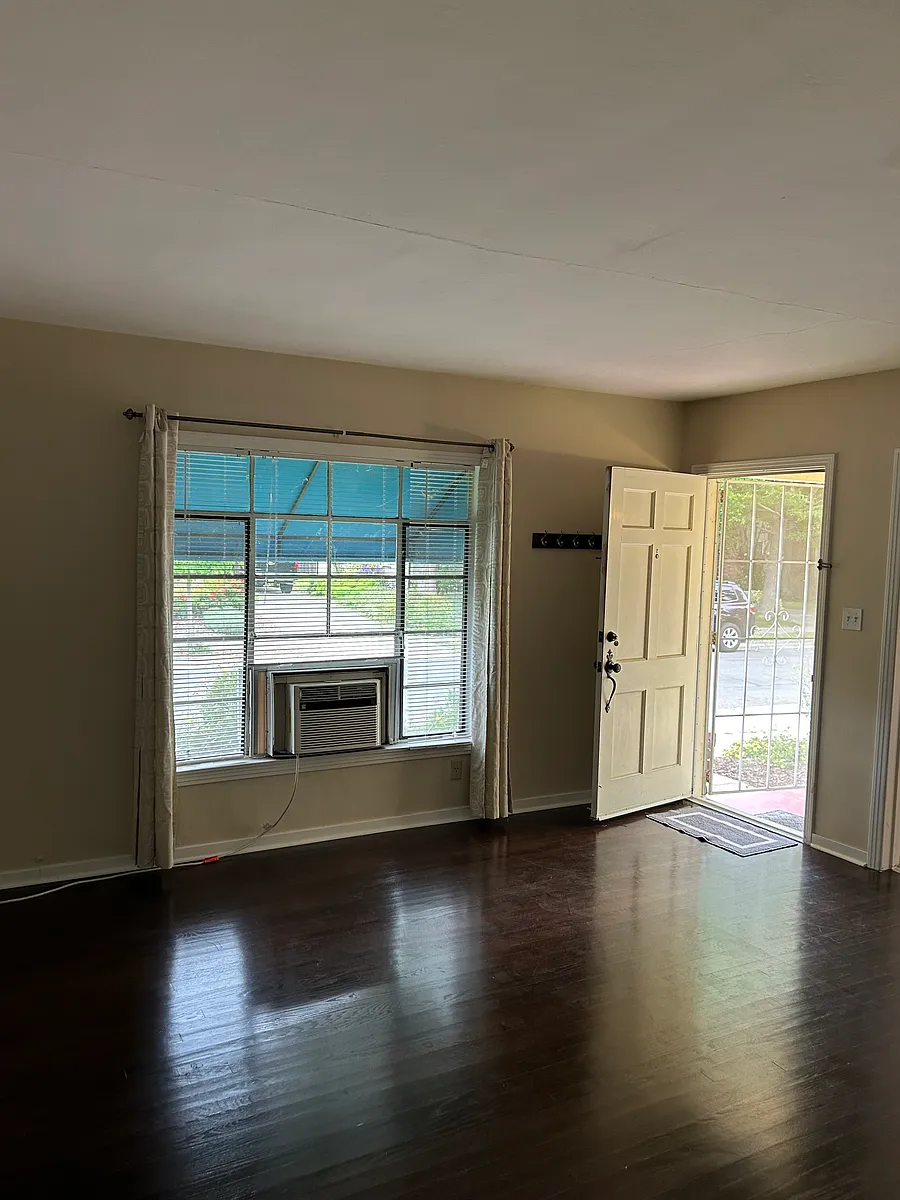 Building Photo - 505 San Antonio Way #1