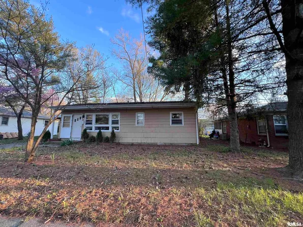 911 W Pecan St, Carbondale, IL 62901