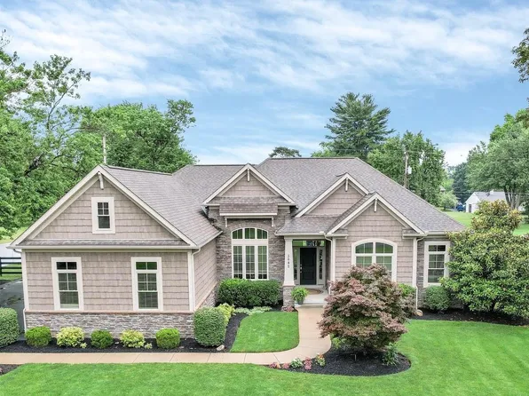 5042 Henderson Heights Rd, Columbus, OH 43220