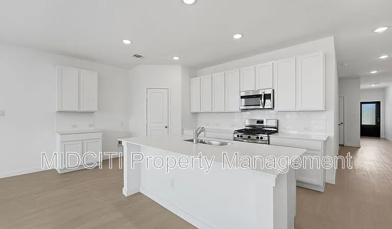 1304 Apron Trl — Photo 9