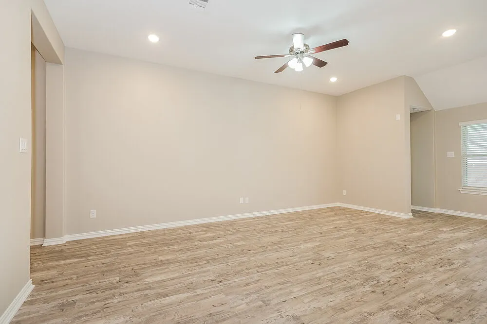 4 bed, 3.0 bath, 1975 sqft, $2,725 — Photo 4