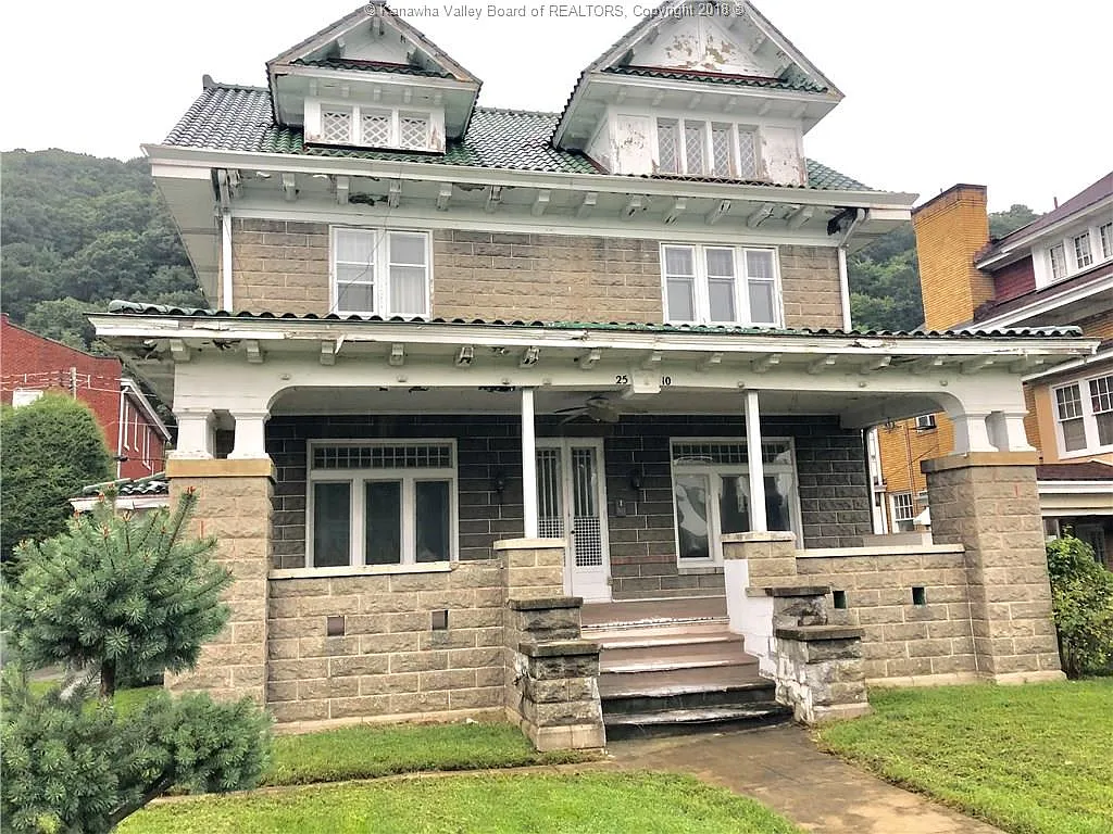 2510 Kanawha Blvd E photo 1