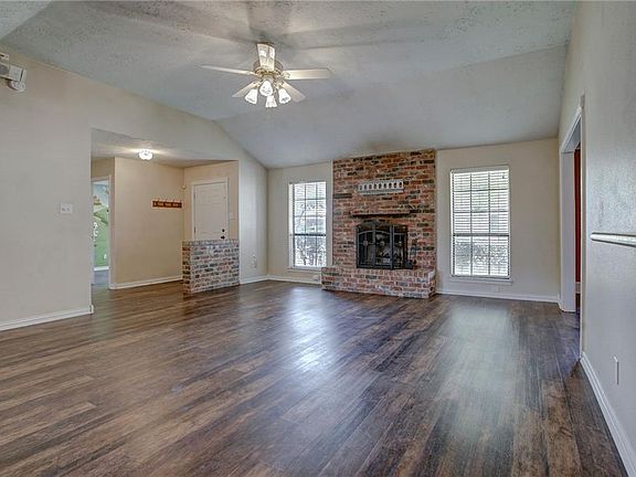3rd image of 1101 Colmar Dr