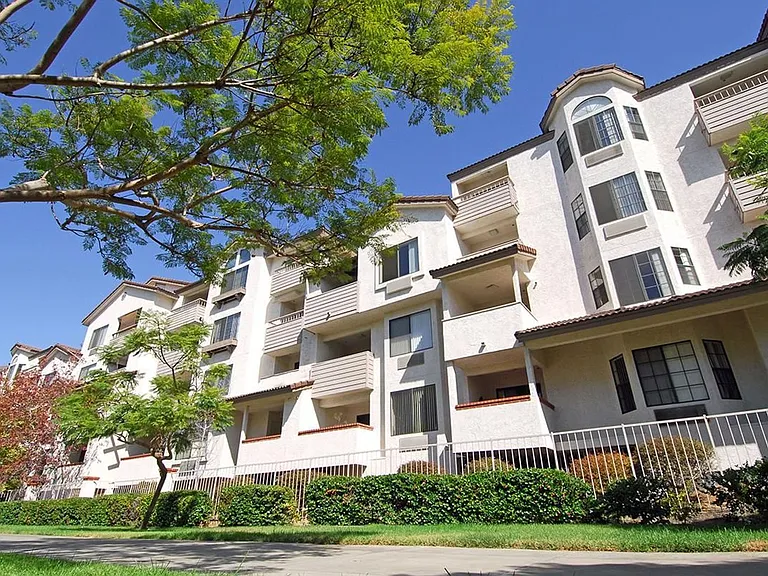 One park Apartments — Photo 25