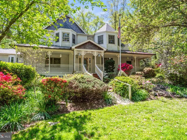 8913 Glenbrook Rd, Fairfax, VA 22031