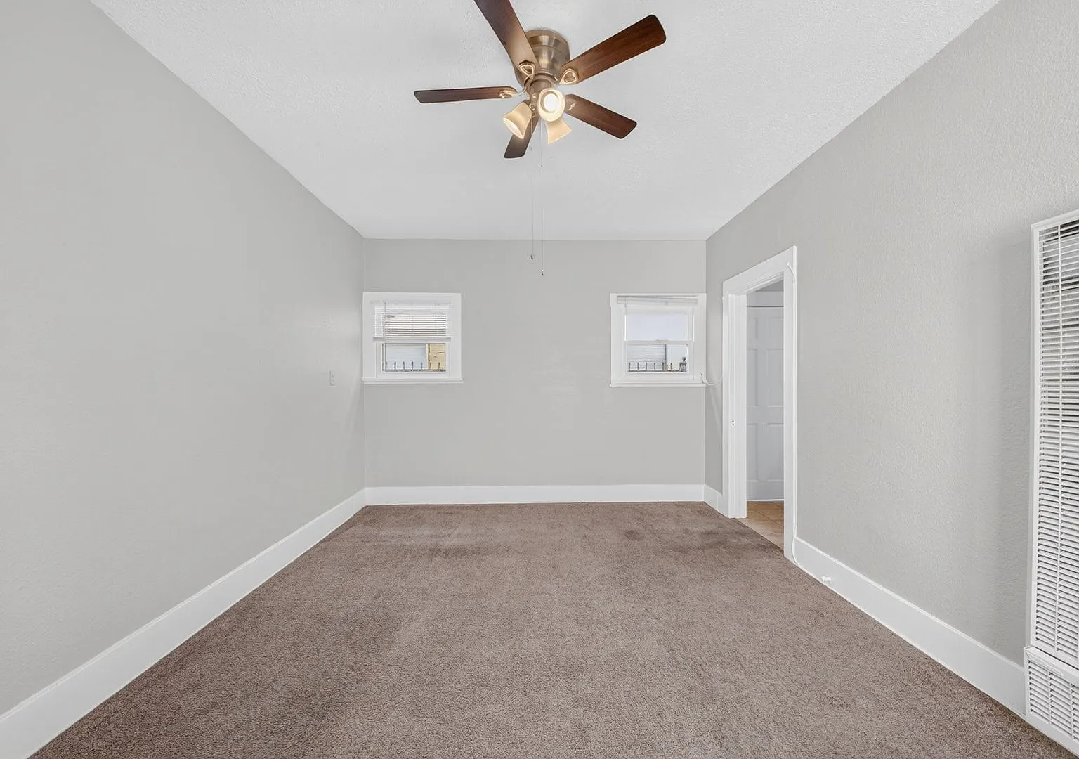 1074 Obispo Ave — Photo 4