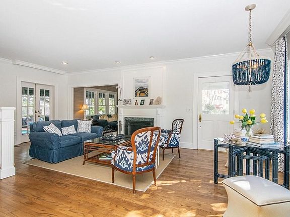 4th image of 3113 W Chapin Ave
